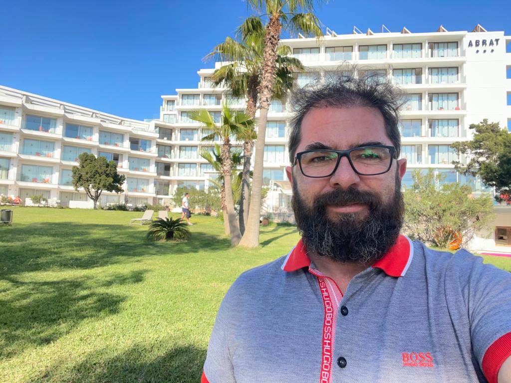 Abrat, un hotel familiar que ha compartido el crecimiento turístico de Sant Antoni de Portmany Abrat, un hotel familiar que ha compartido el crecimiento turístico de Sant Antoni de Portmany