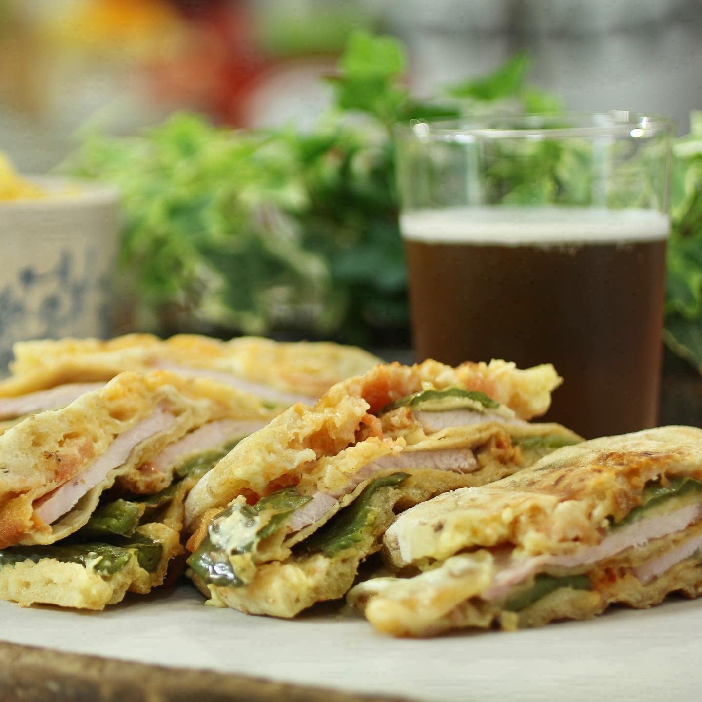 Robin Food nos da la receta para preparar unos molletes de lomo con pimientos fritos y queso Robin Food nos da la receta para preparar unos molletes de lomo con pimientos fritos y queso