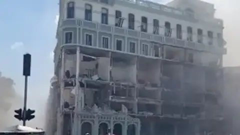 Una potente explosión derrumba un hotel en Cuba y deja estremecedoras imáges