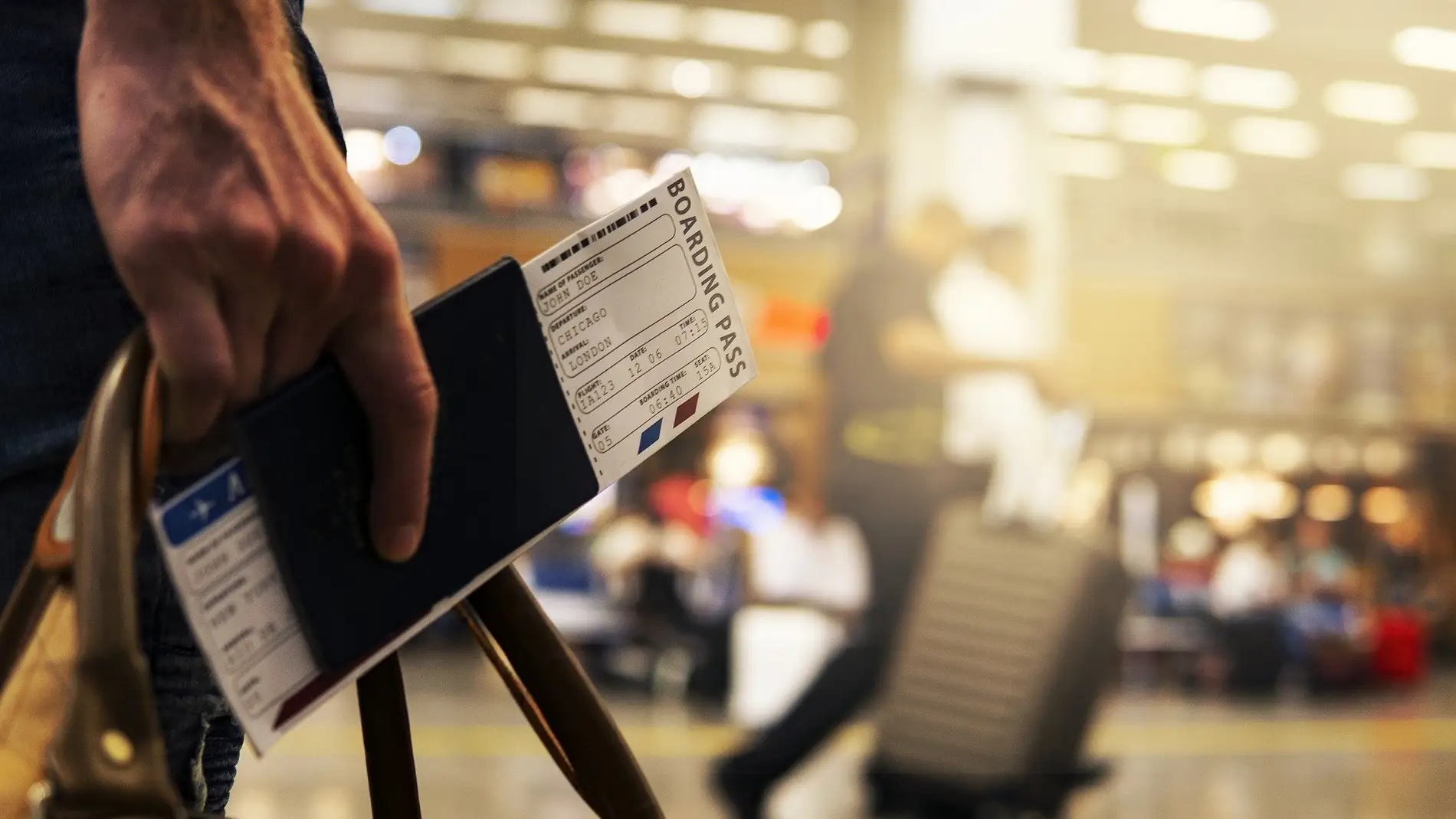 Un pasaporte con un billete de avión | Foto: Pixabay