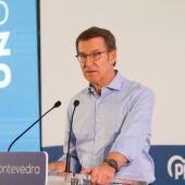 El líder nacional del PP, Alberto Núñez Feijóo, interviene en la clausura del congreso del PP en Pontevedra