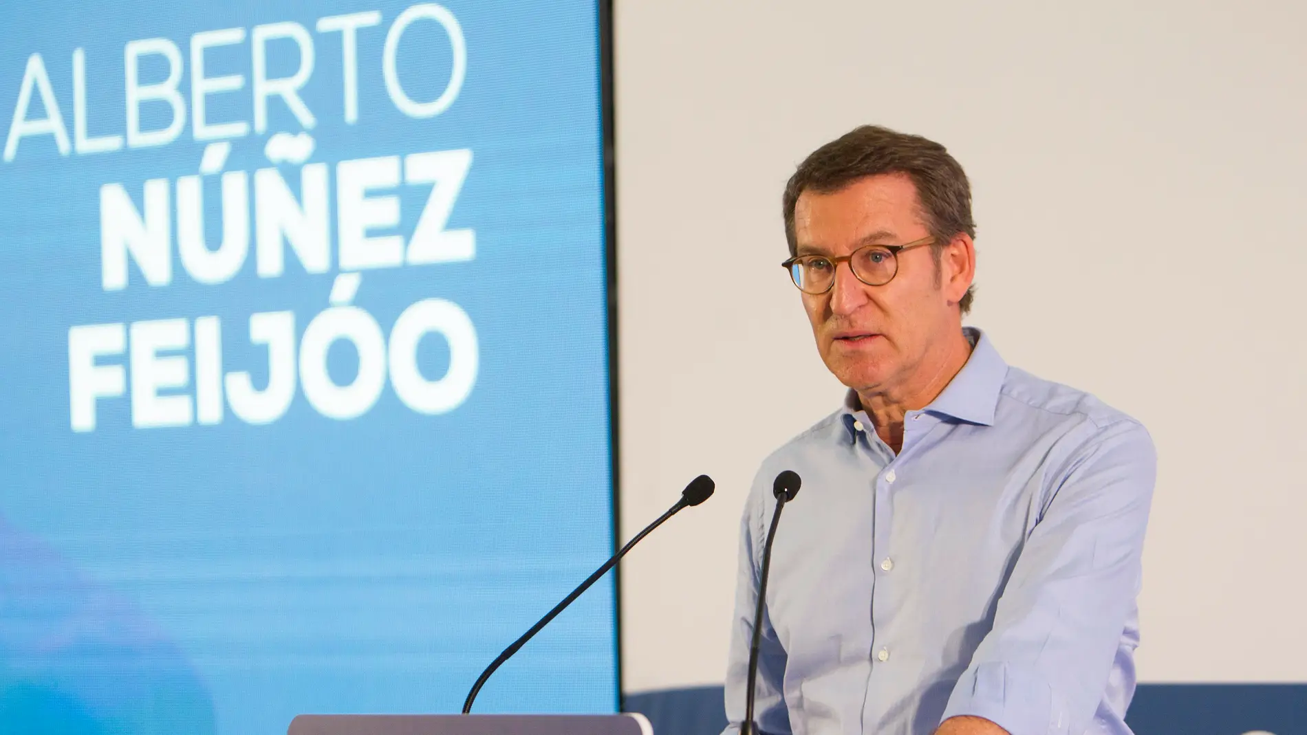 El líder nacional del PP, Alberto Núñez Feijóo, interviene en la clausura del congreso del PP en Pontevedra