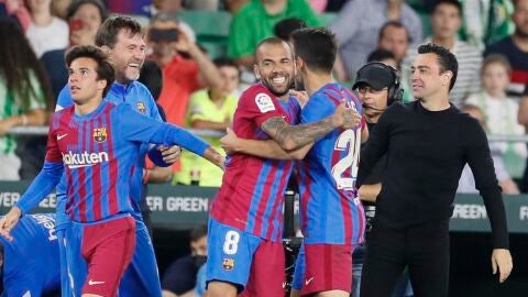 Los jugadores del Bar&ccedil;a celebran un gol ante el Betis | Foto: EFE/Jos&eacute; Manuel Vidal