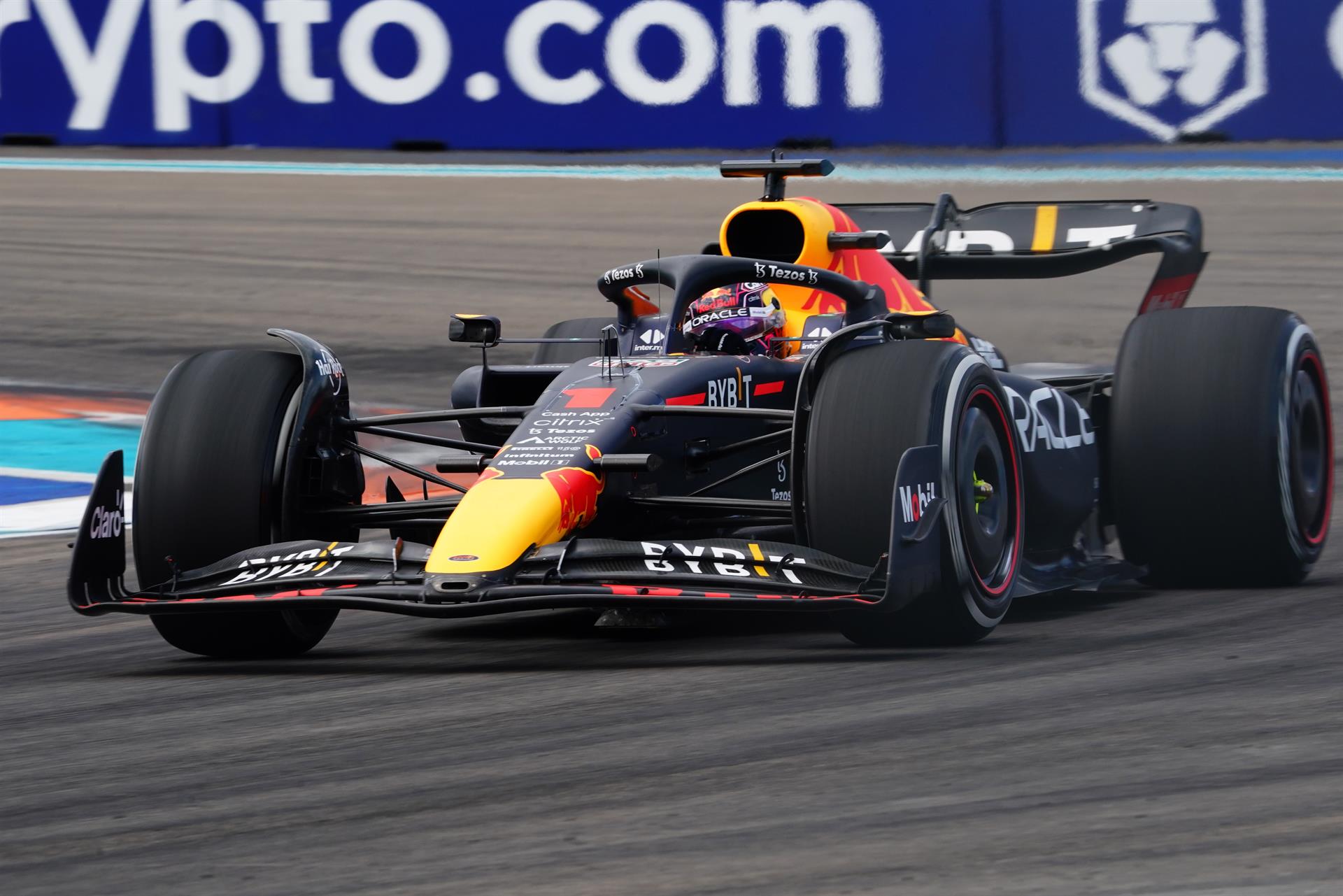 Verstappen gana el GP de Azerbaiyán en mitad de la debacle roja Verstappen gana el GP de Azerbaiyán en mitad de la debacle roja