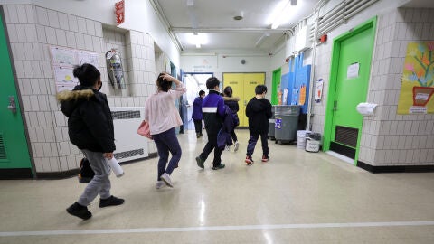 Niños en un colegio | Foto: Michael Loccisano/Getty Images