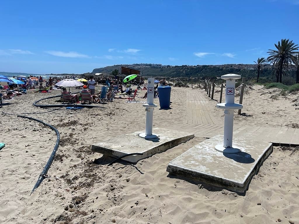 Las playas de Arenales del Sol de Elche pasan el primer fin de semana con condiciones veraniegas con desperfectos pendientes de dar solución Las playas de Arenales del Sol de Elche pasan el primer fin de semana con condiciones veraniegas con desperfectos pendientes de dar solución