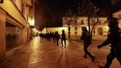 Unidades policiales desplegadas en Oviedo en el fin de semana para controlar las zonas de ocio nocturno