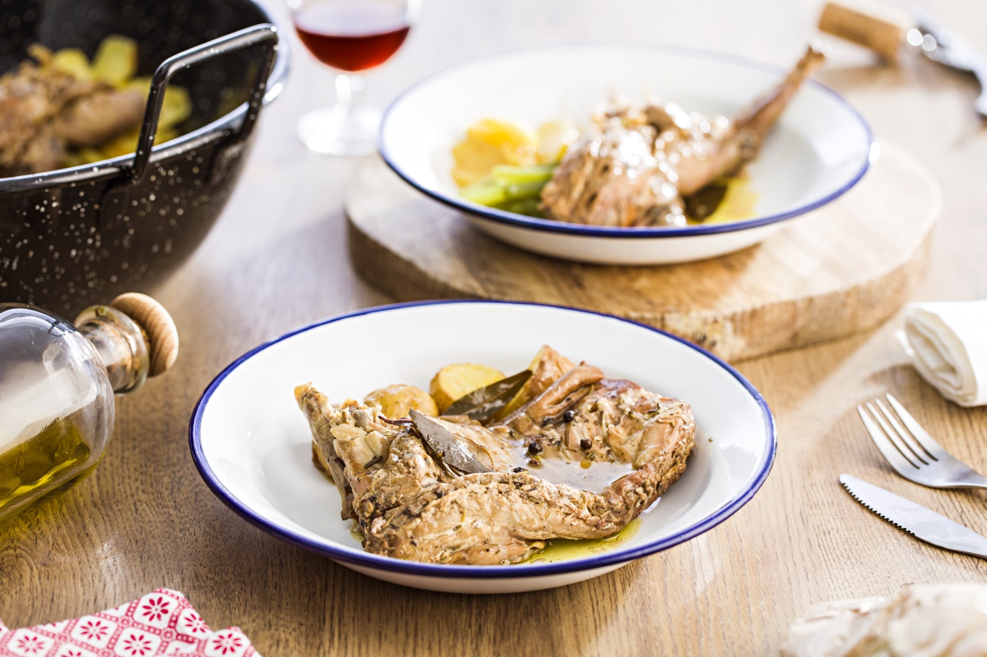 El conejo escabechado, fuente de atracción en Castejón de Valdejasa El conejo escabechado, fuente de atracción en Castejón de Valdejasa