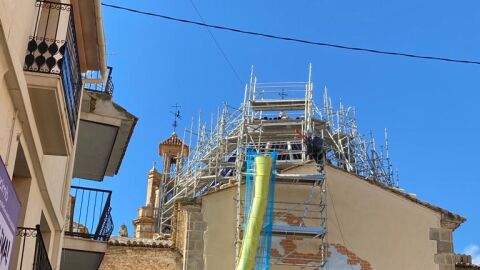 Obras en el techo de la iglesia de Finestrat Obras en el techo de la iglesia de Finestrat