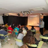 Uno de los cursos dados a alumnos Uno de los cursos dados a alumnos