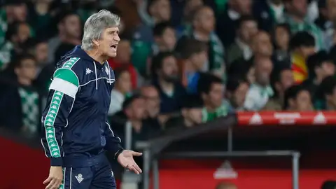 El entrenador chileno del Real Betis Manuel Pellegrini, en una imagen de archivo El entrenador chileno del Real Betis Manuel Pellegrini, en una imagen de archivo