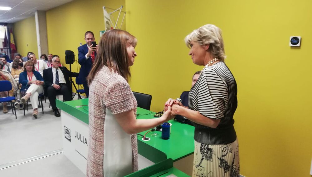 La Teniente de Alcalde de Ciudad Real, Pilar Zamora, ha saludado a Julia Otero