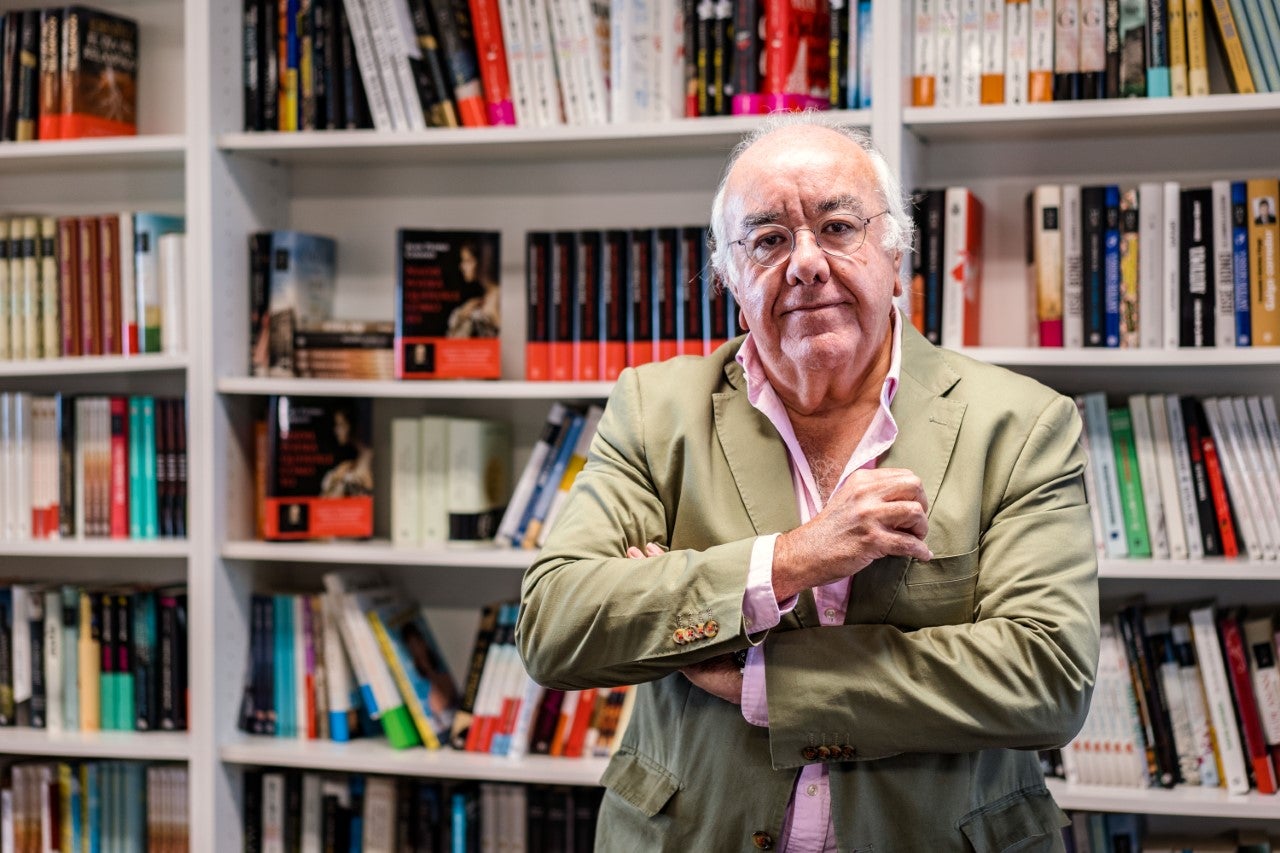 Juan Pedro Cosano nos presenta su nuevo libro “Nadie podrá quererle como yo”, publicado por Espasa Juan Pedro Cosano nos presenta su nuevo libro “Nadie podrá quererle como yo”, publicado por Espasa