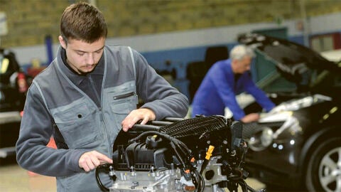 Joven trabajando 