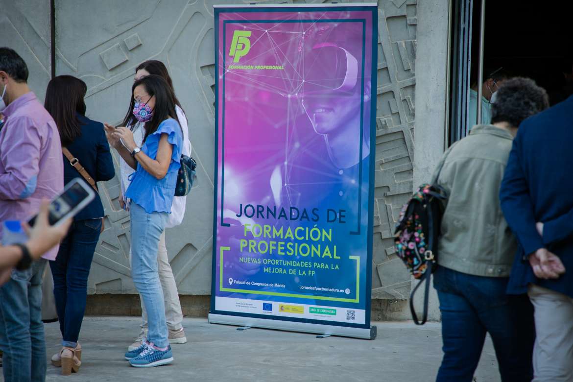 Uno de cada cuatro ciclos de Formación Profesional ofertado en Extremadura tiene el carácter de FP Dual Uno de cada cuatro ciclos de Formación Profesional ofertado en Extremadura tiene el carácter de FP Dual