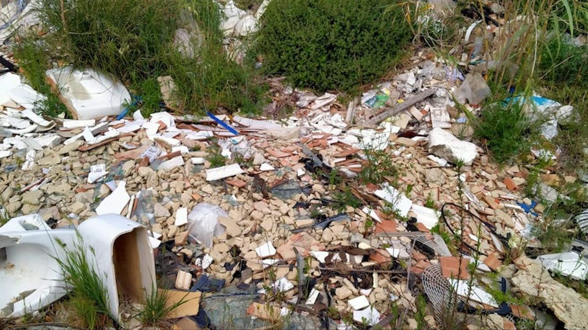 Denuncian a proliferación de vertedoiros irregulares nas areeiras de Sandiás Denuncian a proliferación de vertedoiros irregulares nas areeiras de Sandiás