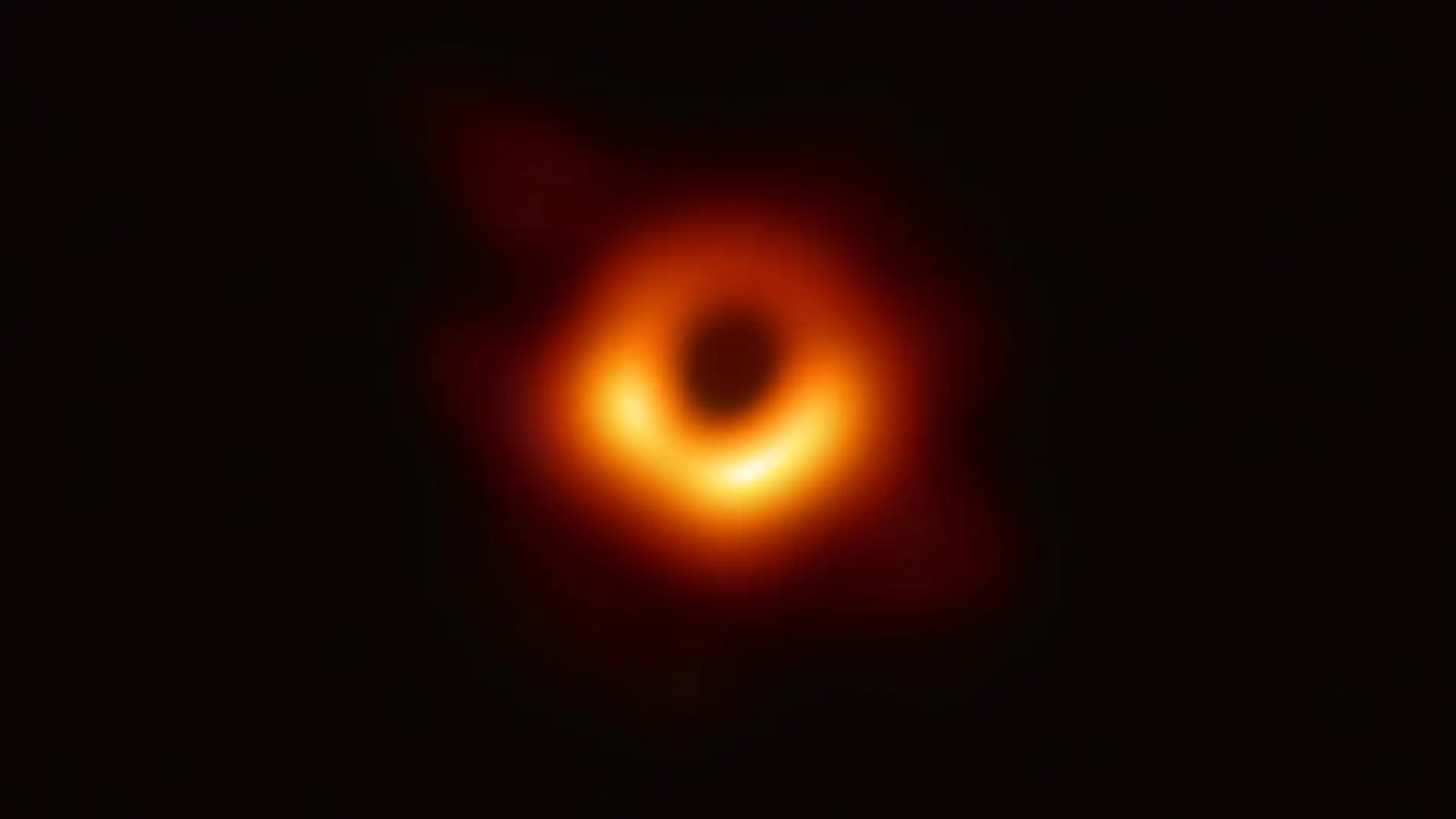 Imagen del agujero negro captado por el EHT en 2019 