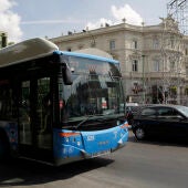 Imagen de archivo de un autobús en Madrid.