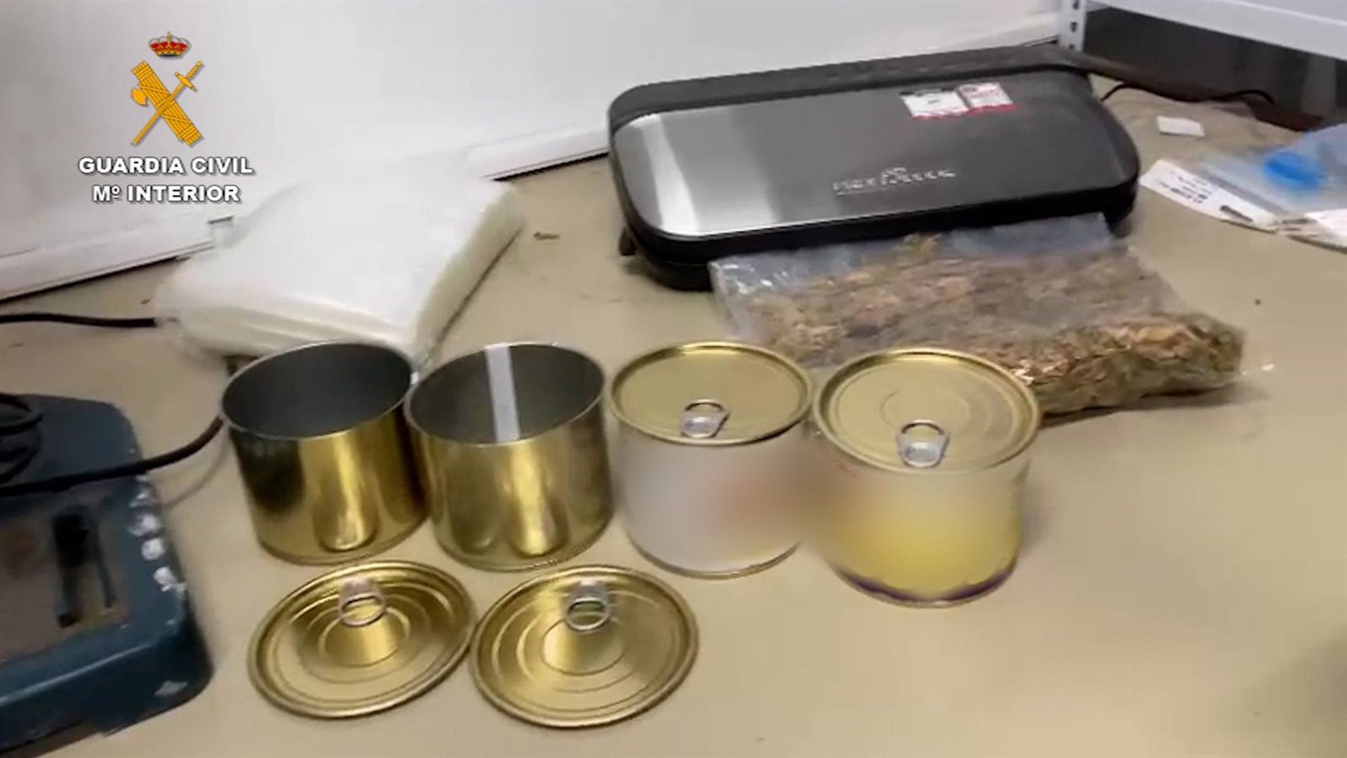 Dos detenidos por envasar marihuana en latas de atún Dos detenidos por envasar marihuana en latas de atún