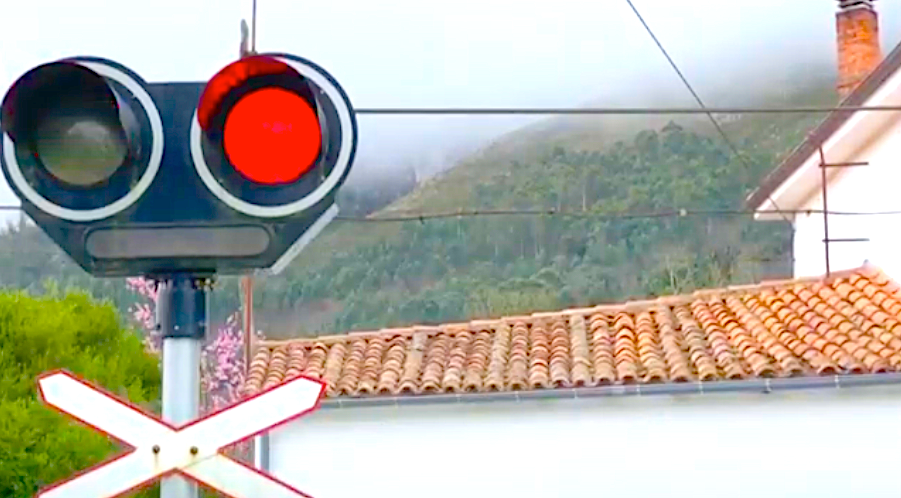 Adif eliminará tres pasos a nivel de Llanes con una inversión superior a los 2,1 millones de euros Adif eliminará tres pasos a nivel de Llanes con una inversión superior a los 2,1 millones de euros