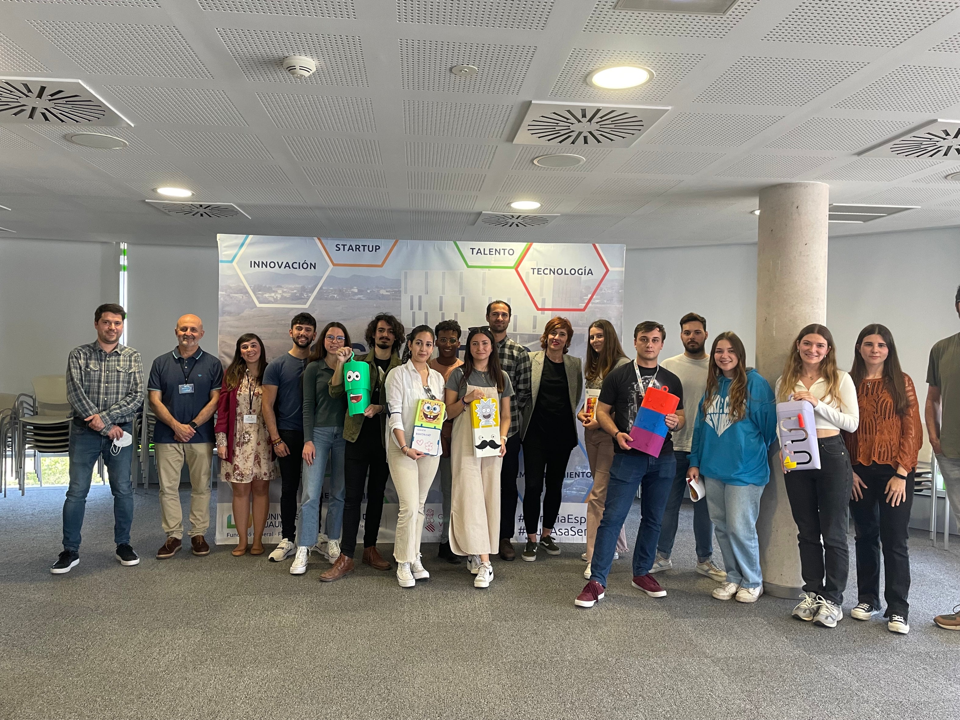 el LivingLab de Espaitec, desarrolla el proyecto Kimibox con el objetivo de apoyar a los niños y niñas durante sus tratamientos oncológicos el LivingLab de Espaitec, desarrolla el proyecto Kimibox con el objetivo de apoyar a los niños y niñas durante sus tratamientos oncológicos