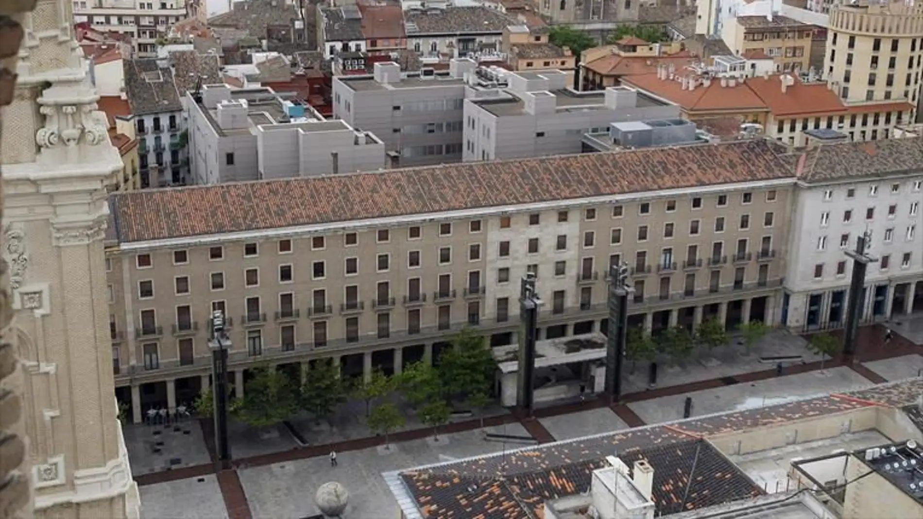 Edificio de los antiguos juzgados en la plaza del Pilar