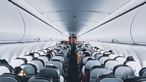 Foto de archivo de un avi&oacute;n.