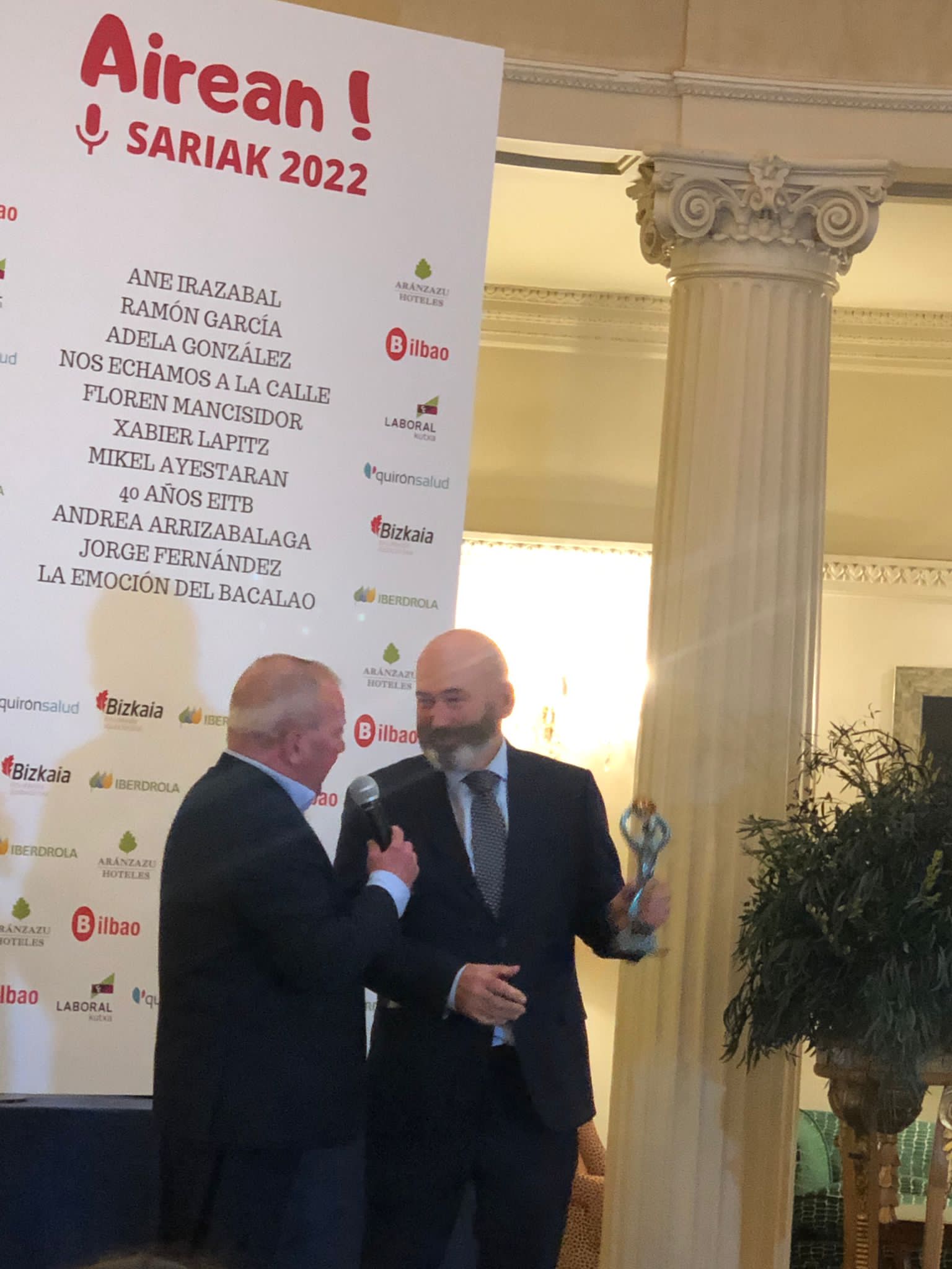 ONDA CERO EUSKADI recibe el galardón a la mejor dirección de radio ONDA CERO EUSKADI recibe el galardón a la mejor dirección de radio