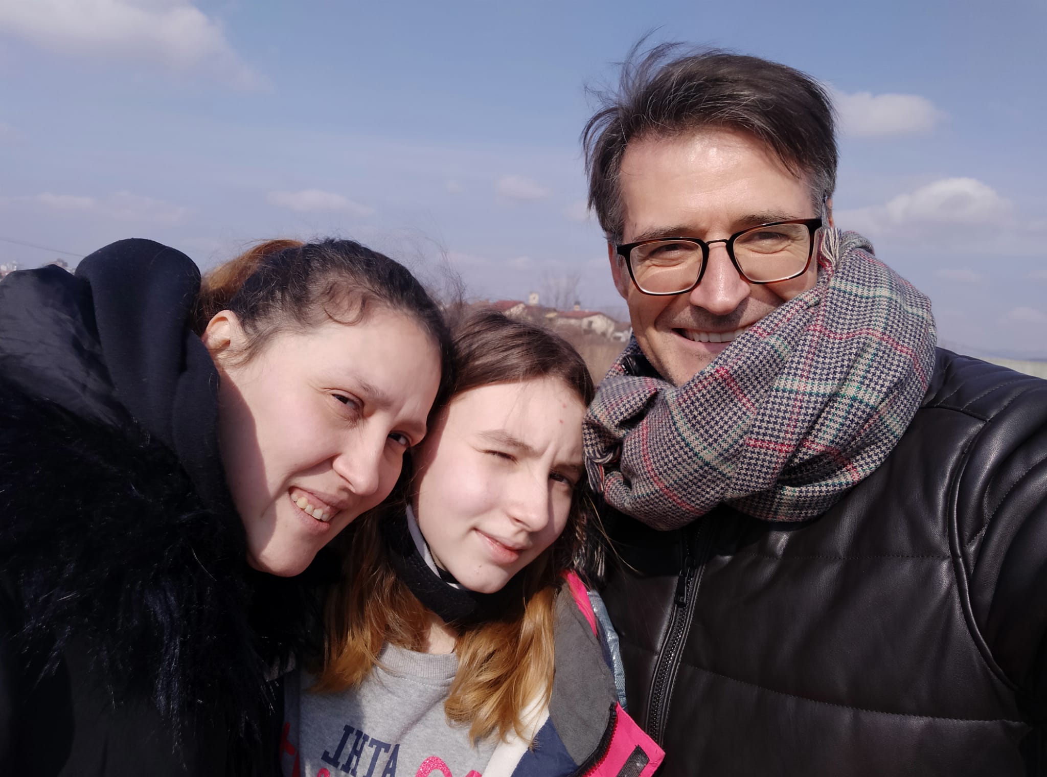 Ernesto Doménech: "Hice una promesa que no podía romper, así que fui a Ucrania y me traje a mi niña" Ernesto Doménech: "Hice una promesa que no podía romper, así que fui a Ucrania y me traje a mi niña"