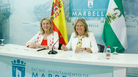 Ángeles Muñoz y María Francisca Caracuel Ángeles Muñoz y María Francisca Caracuel