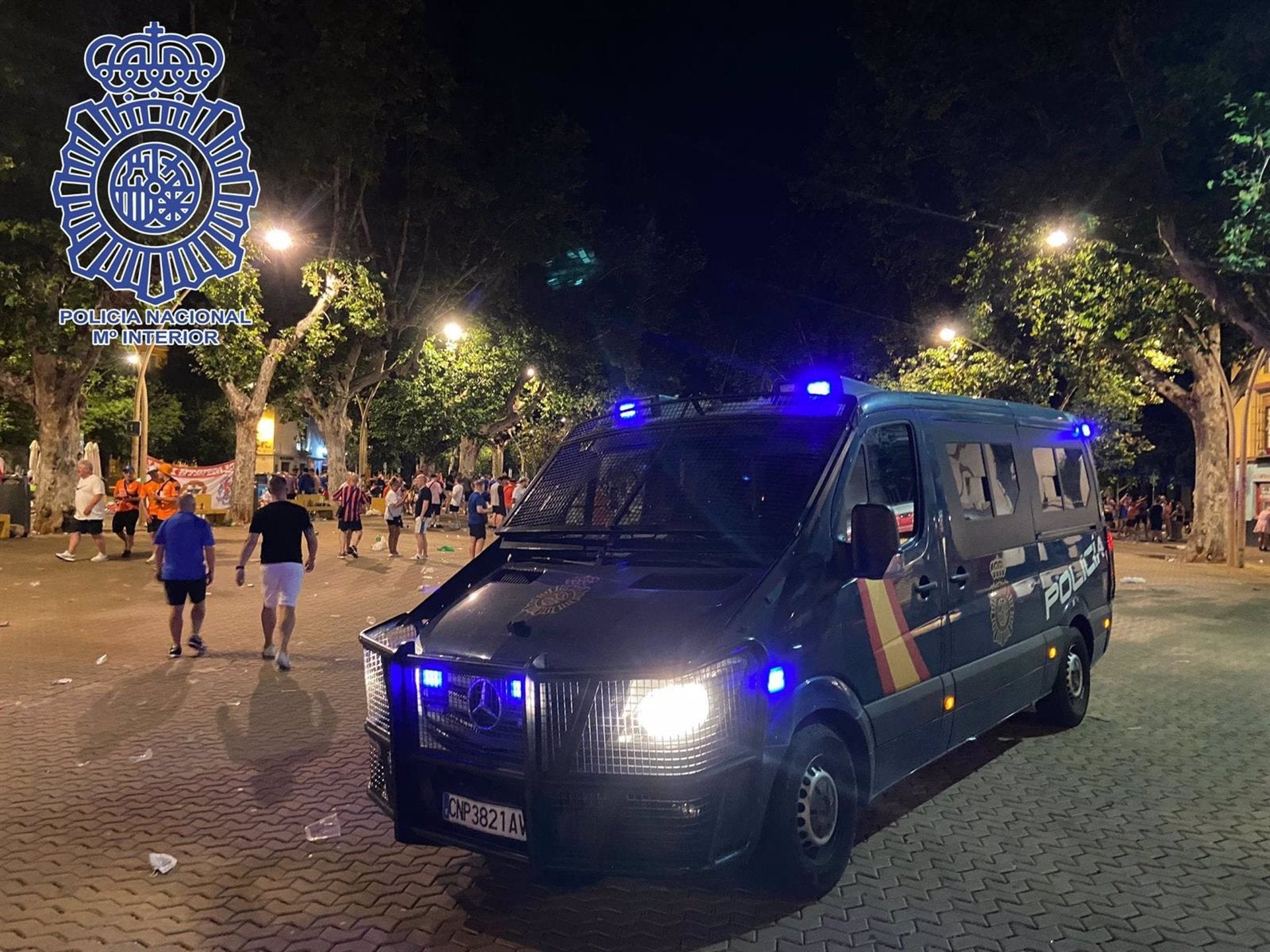 Detenidos cinco hinchas alemanes tras atacar a seguidores del Glasgow y lanzar objetos a la Policía Detenidos cinco hinchas alemanes tras atacar a seguidores del Glasgow y lanzar objetos a la Policía