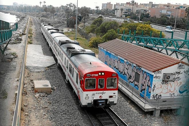 El Pleno de Elche aprueba por unanimidad reivindicar mejoras en la línea C1 del tren de Cercanías El Pleno de Elche aprueba por unanimidad reivindicar mejoras en la línea C1 del tren de Cercanías