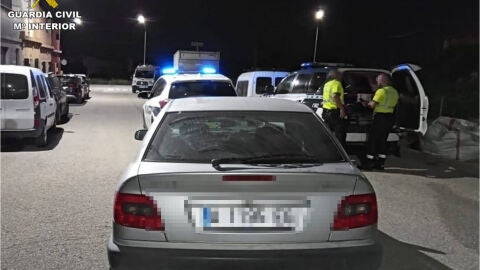 El coche fue interceptado en Agost El coche fue interceptado en Agost