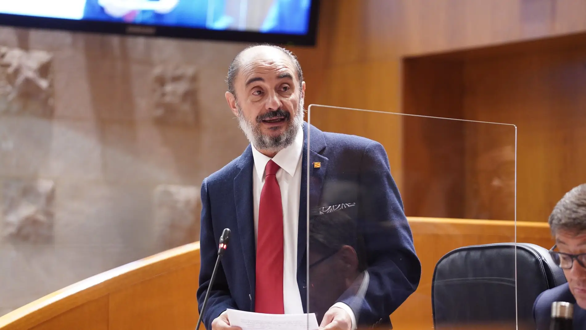 El presidente, Javier Lambán, durante su intervención en el parlamento aragonés