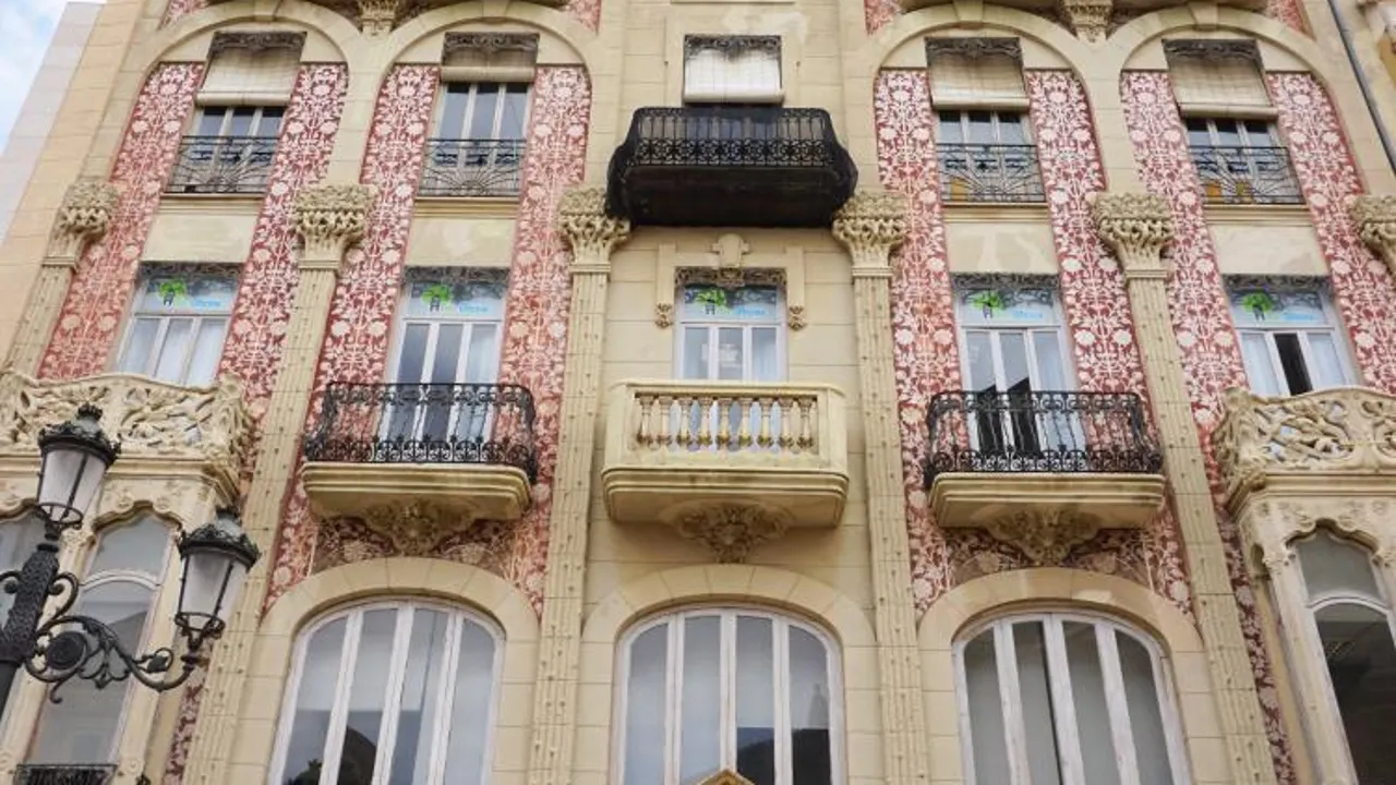 Fachada de la Casa del "Punt de Ganxo"