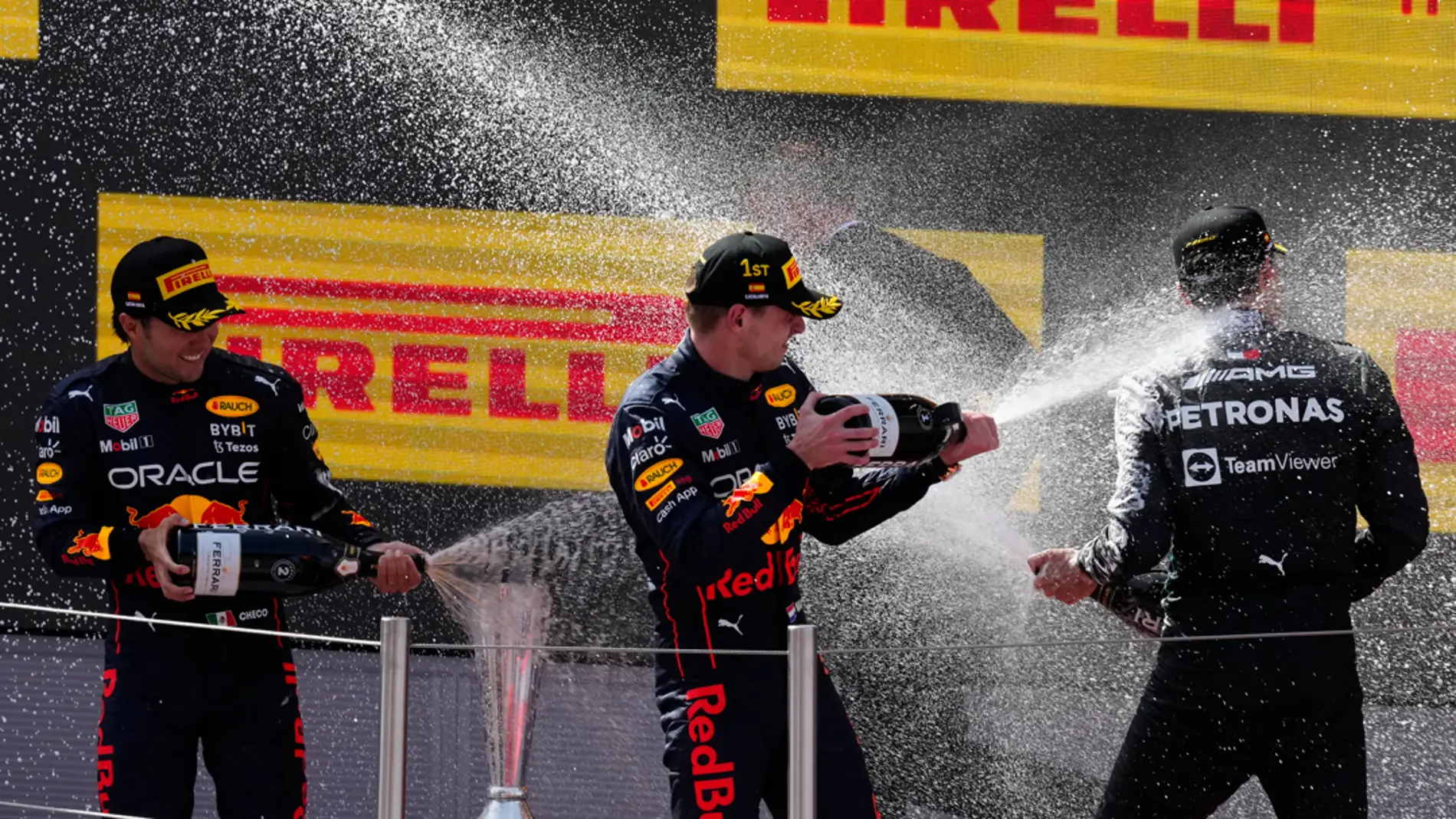 Verstappen toma el liderato al firmar doblete con 'Checo' en Montmeló