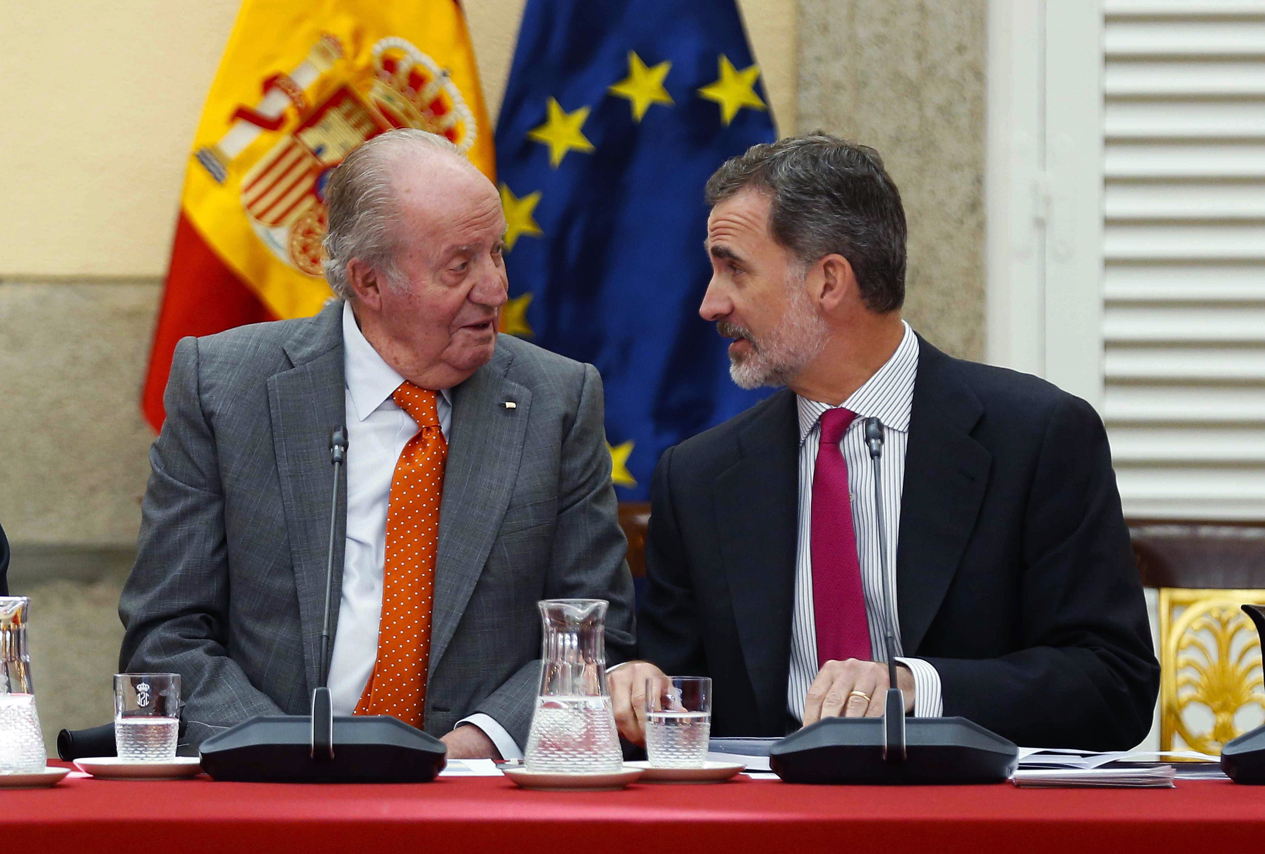 Felipe VI y el Rey emérito se reencuentran este lunes en Zarzuela casi dos años después Felipe VI y el Rey emérito se reencuentran este lunes en Zarzuela casi dos años después