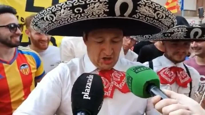 Mariachis cantan en la manifestación del Valencianismo Mariachis cantan en la manifestación del Valencianismo