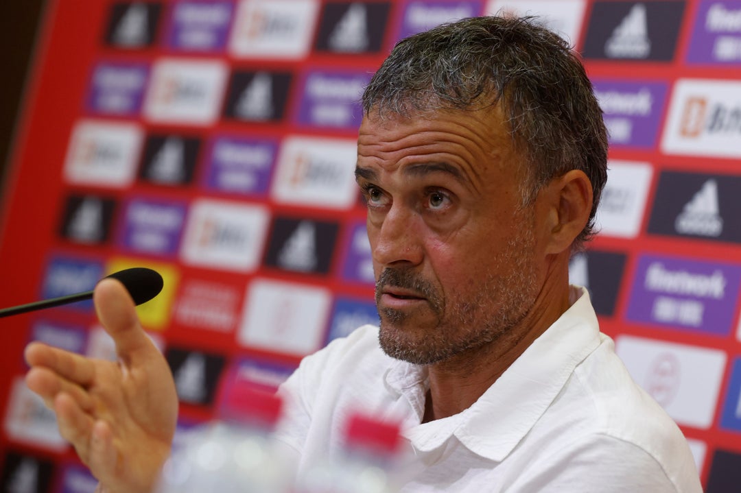 Luis Enrique defiende a Rubiales: "Es un apaleamiento público sin sentido" Luis Enrique defiende a Rubiales: "Es un apaleamiento público sin sentido"