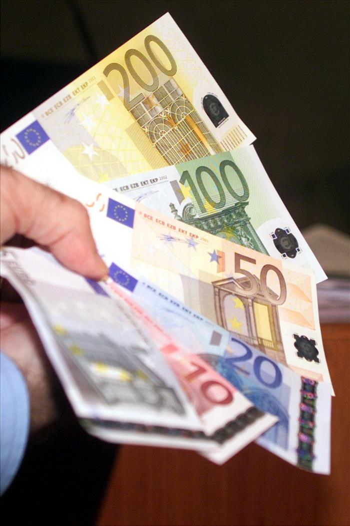 El euro cae a 1,03 dólares, mínimo desde hace veinte años tras los datos débiles de la eurozona El euro cae a 1,03 dólares, mínimo desde hace veinte años tras los datos débiles de la eurozona
