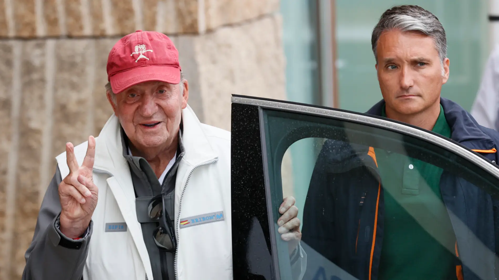 El rey Juan Carlos en su último día de regatas este domingo en Sanxenxo/EFE/ Lavandeira Jr