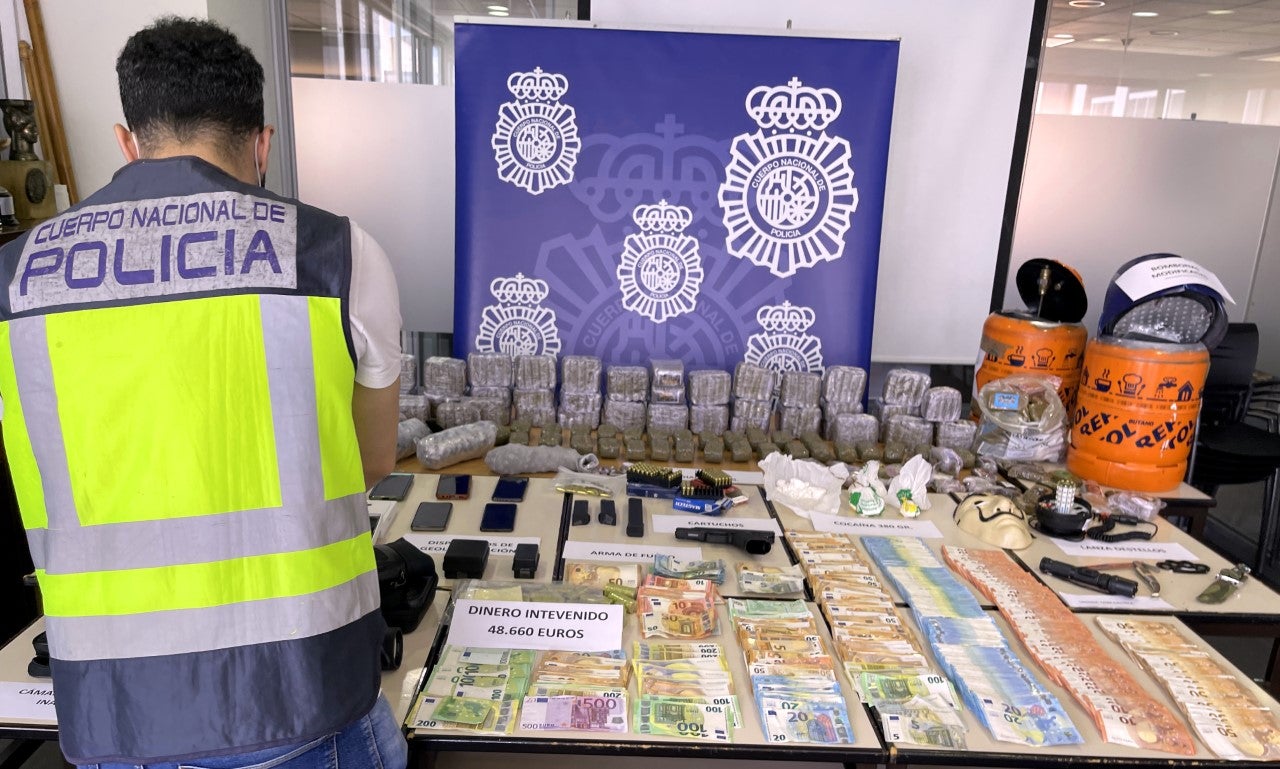 La Policía Nacional desarticula un grupo de traficantes de droga que tenía en Crevillent su centro de distribución La Policía Nacional desarticula un grupo de traficantes de droga que tenía en Crevillent su centro de distribución