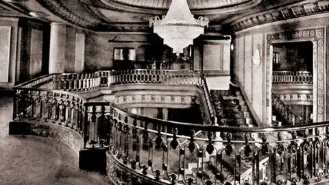 Interior del teatro Emperador en León Interior del teatro Emperador en León