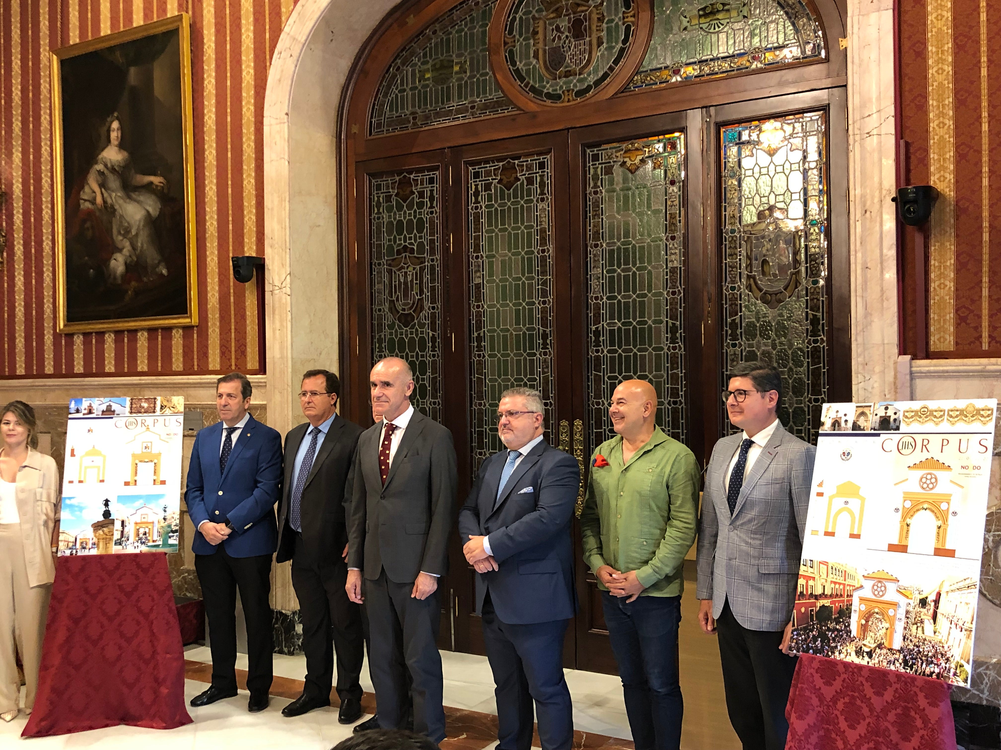 Las hermandades del Carmen y Santa Genoveva, protagonistas en las portadas del Corpus Las hermandades del Carmen y Santa Genoveva, protagonistas en las portadas del Corpus