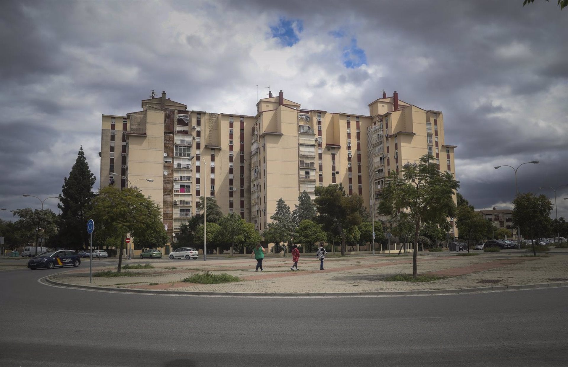 El Polígono Sur y Los Pajaritos repiten como los barrios más pobres de España, según el informe del INE El Polígono Sur y Los Pajaritos repiten como los barrios más pobres de España, según el informe del INE