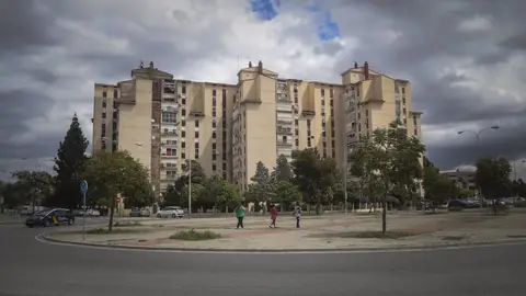 El Polígono Sur y Los Pajaritos repiten como los barrios más pobres de España, según el informe del INE