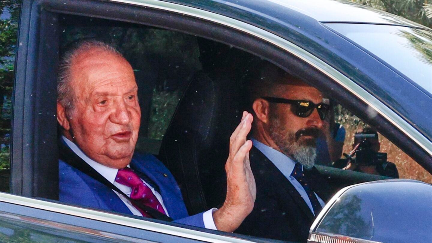 El rey Juan Carlos ya est&aacute; en Zarzuela para reunirse con su hijo Felipe VI