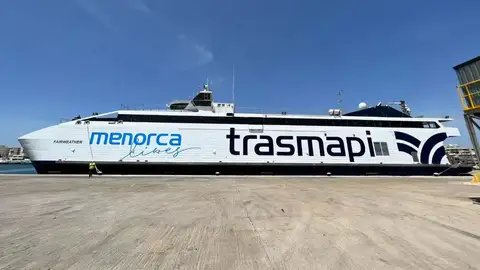 Embarcación de Menorca Lines, naviera de Trasmapi, que cubre la ruta entre Alcúdia y Ciutadella Embarcación de Menorca Lines, naviera de Trasmapi, que cubre la ruta entre Alcúdia y Ciutadella
