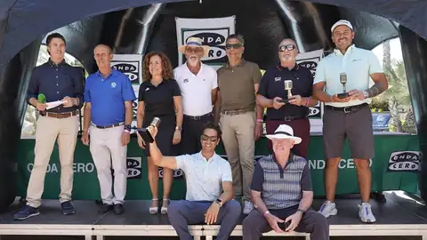Los flamantes ganadores del XII Torneo de Golf Onda Cero Alicante Bonalba Klinik PM