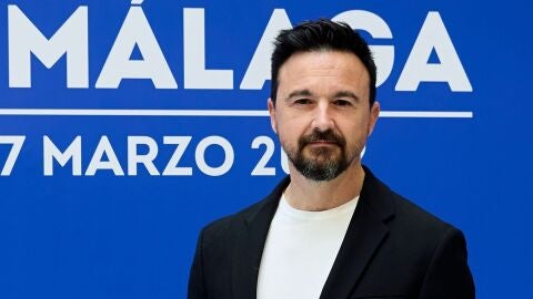 El autor, director teatral y guionista Guillem Clua, en el photocall de 'La piel en llamas' del Festival de M&aacute;laga